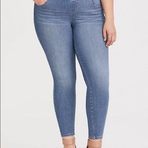 NWT Torrid Lean Jean - Size 3, Light Wash